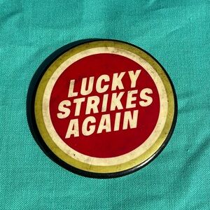 🔴 Vintage Lucky Strike Cigarettes Pin
